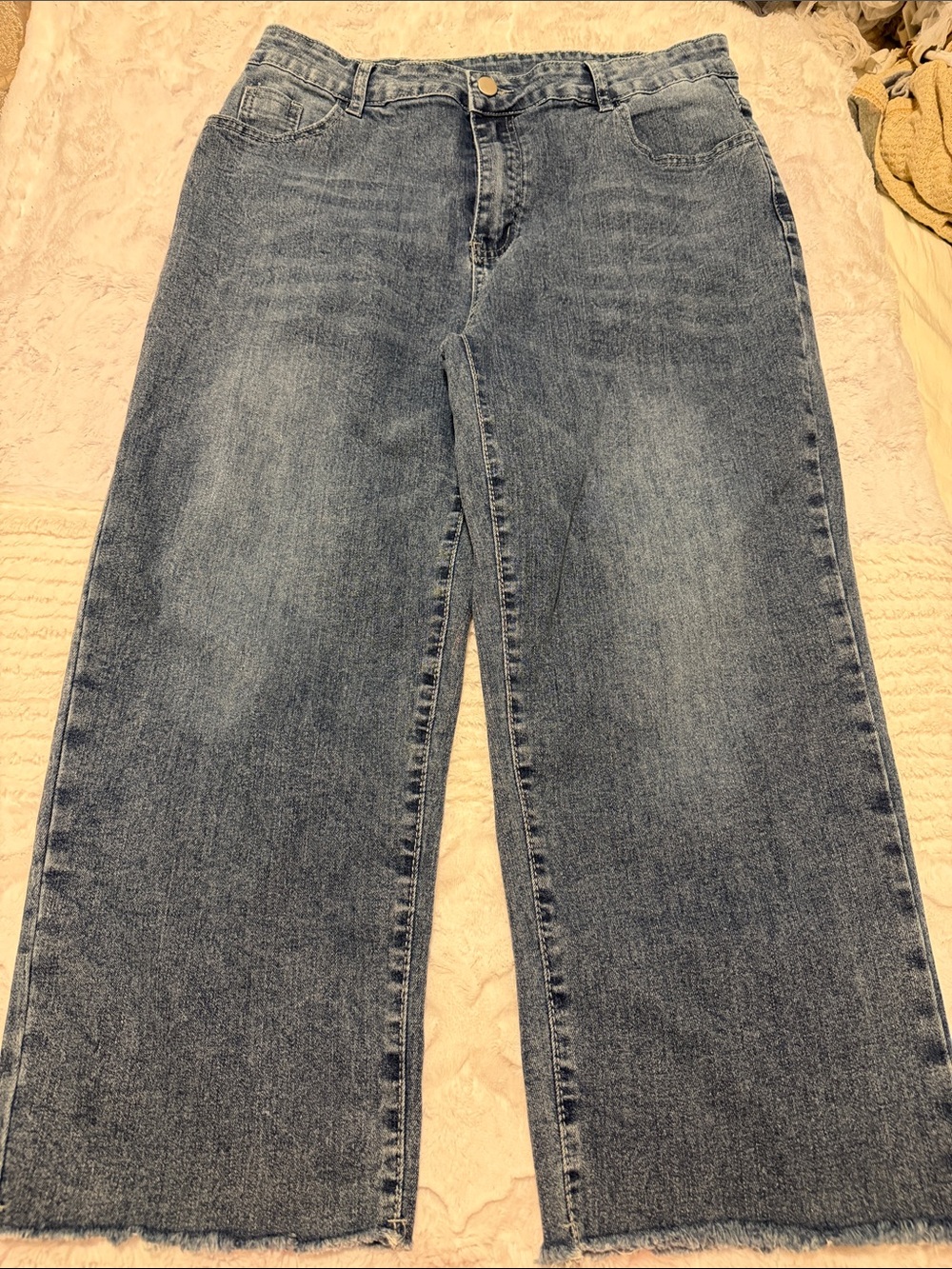 Relaxed Wide-Leg Women's Jeans in Washed Blue